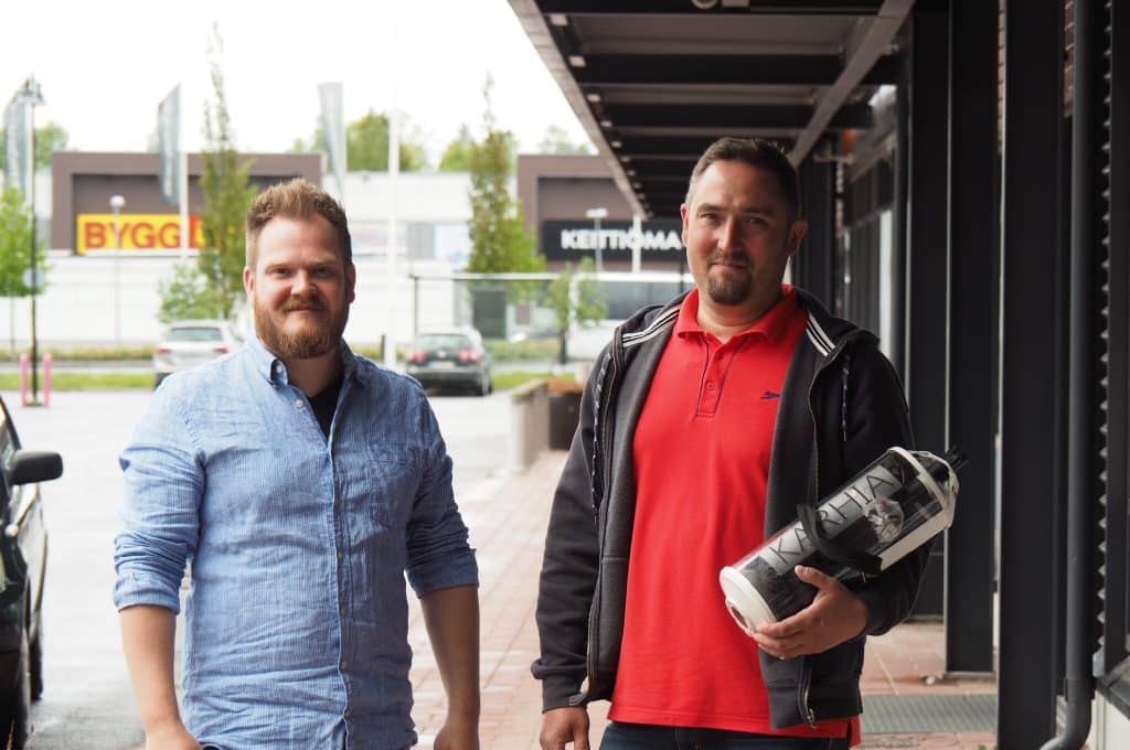 Markus ja Sami Ristaniemi kehittivät Karhia-trimmerin turhauduttuaan itsekin koirien nyppimiseen käsin