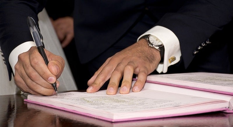 kaupunginjohtaja pormestari kunnanjohtaja johtaja sopimus allekirjoitus