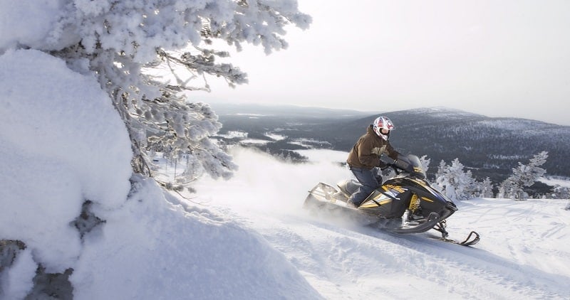 Lappi matkailu moottorikelkka talvi turismi talous