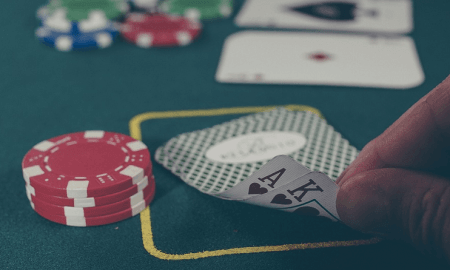 uhkapeli casino korttipeli pelikortit peliriippuvuus talous