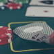 uhkapeli casino korttipeli pelikortit peliriippuvuus talous