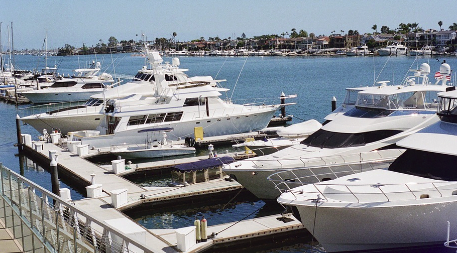 veneet ranta vauraus vaurastuminen rikas veneily talous