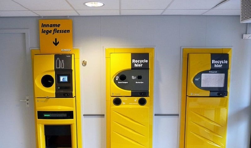 Tomra kierrätys pullonkierrätys pullonpalautus talous kierrätystalous