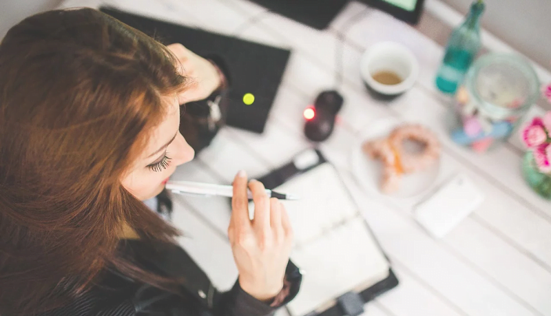 nainen työ konttori talous