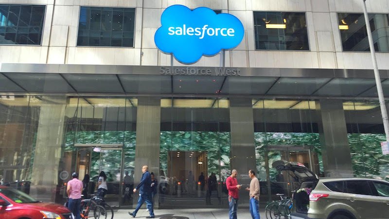 SaaS-osakkeen arvoon vaikiuttaa monta eri tekijää ja mitaaria