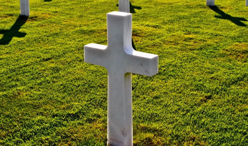 hauta risti hautakivi kuolema testamentti perintö