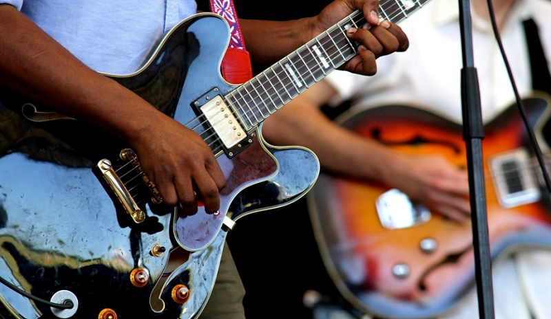 kitaristi kitara kulttuuritapahtuma kulttuuriseteli bändi musiikki