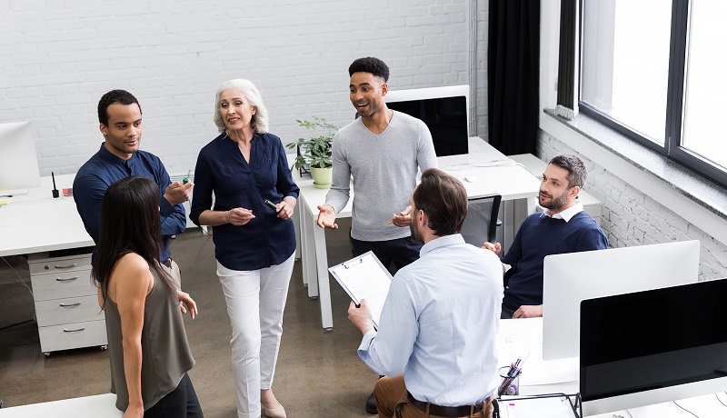 yritys tiimi kokous johtaja tiimikokous johtoryhmä