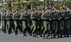 sotilaat Ukraina kriisi marssi aseet