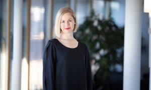 Sosiaali- ja terveysministeri Hanna Sarkkinen