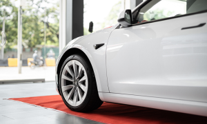 Tesla Model Y sähköauto autokauppa