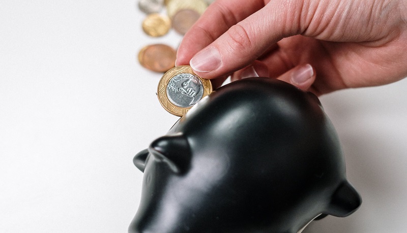 säästöpossu säästäminen raha säästöt