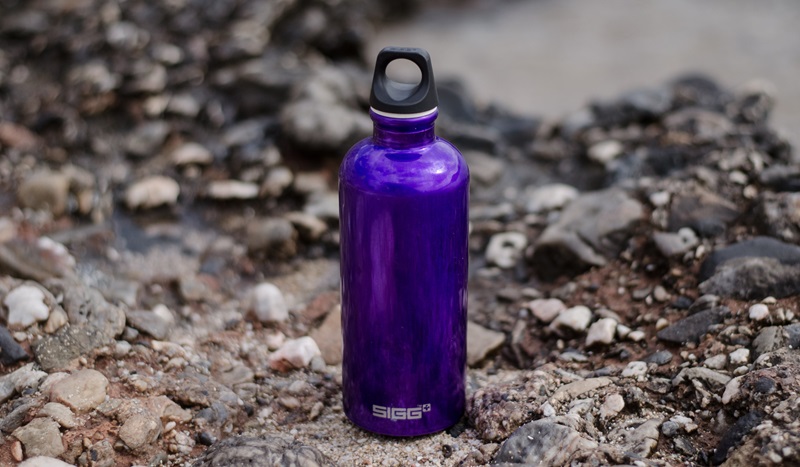 juomapullo omalla logolla