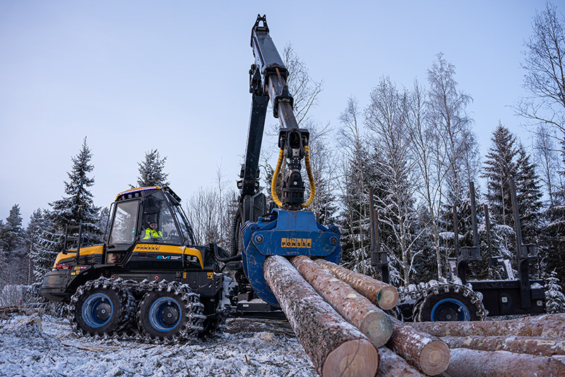 Ponsse EV1 sähköinen metsäkone
