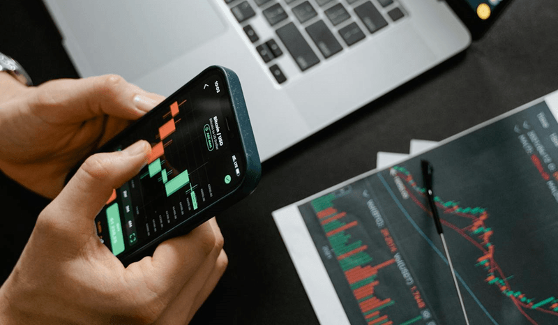 varainhoito analyytikko analyysi