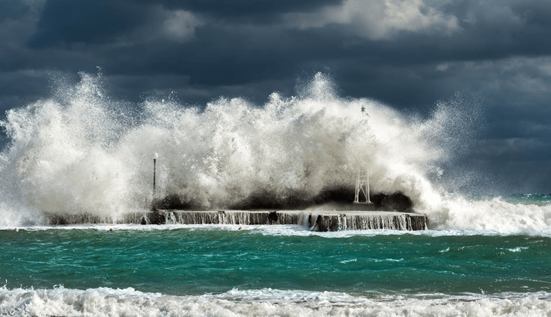 myrsky tuuli ranta meri