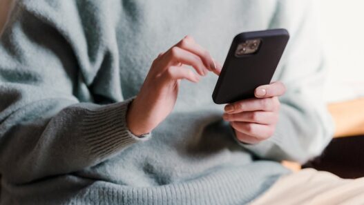 matkapuhelin kännykkä