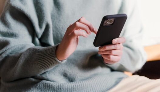 matkapuhelin kännykkä