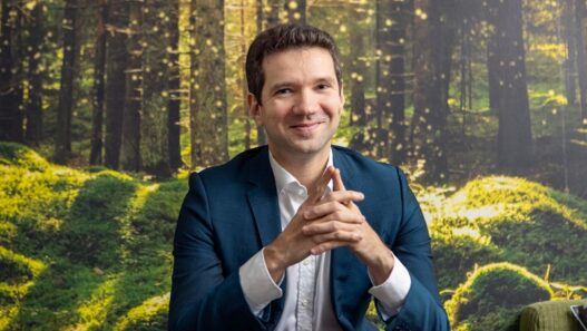 Suomen Ekonomien elinkeinopolitiikan erityisasiantuntija Ted Apter