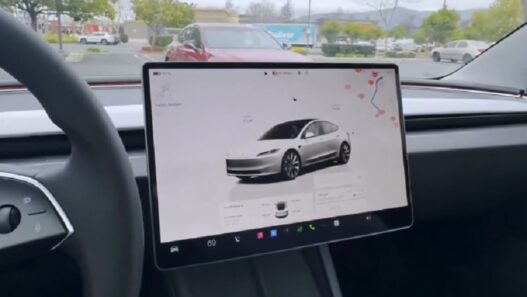 Tesla itseohjautuva auto FSD autonominen ajaminen