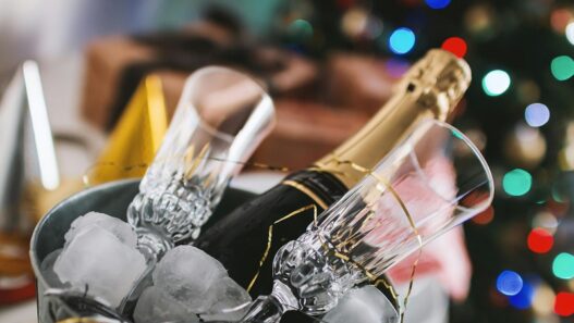 viini kuohuviini viinilasit