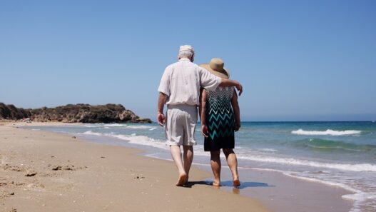 ranta eläkeläiset kävely