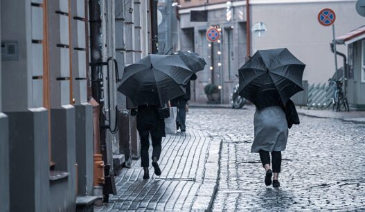 syyskuu sade sateenvarjot