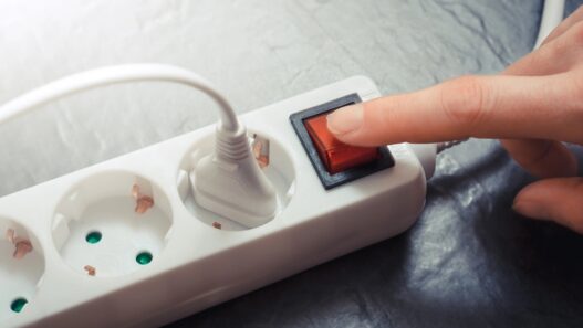 sähkö sähköpistoke sähkösopimus