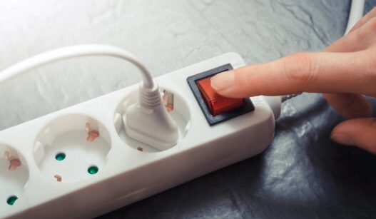 sähkö sähköpistoke sähkösopimus