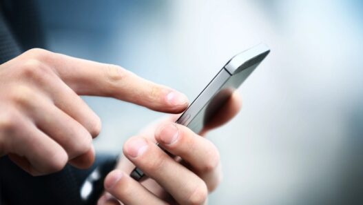 kännykkä matkapuhelin media