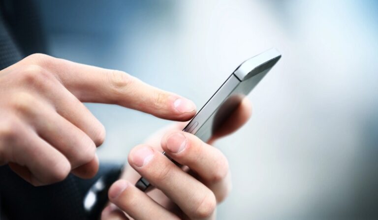 kännykkä matkapuhelin media