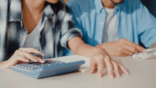 taskulaskin raha-asiat aviopari pari laskut