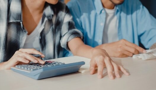 taskulaskin raha-asiat aviopari pari laskut