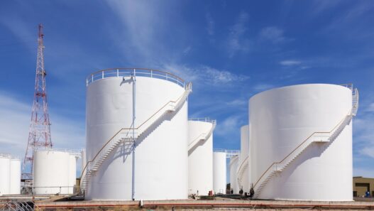 öljy raakaöljy öljyvarasto