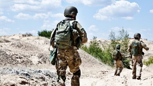 sotilaat sota aavikko geopolitiikka